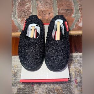 NIB Hunter Little Kid Sherpa Slippers